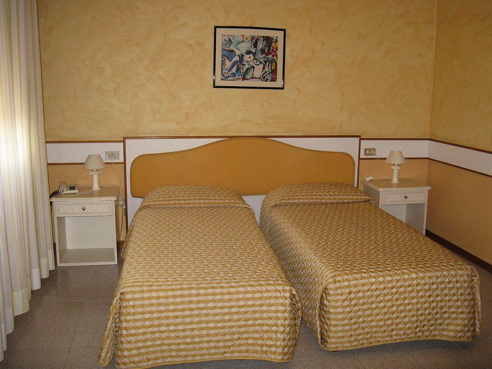 Hotel Faro Montichiari Eksteriør billede