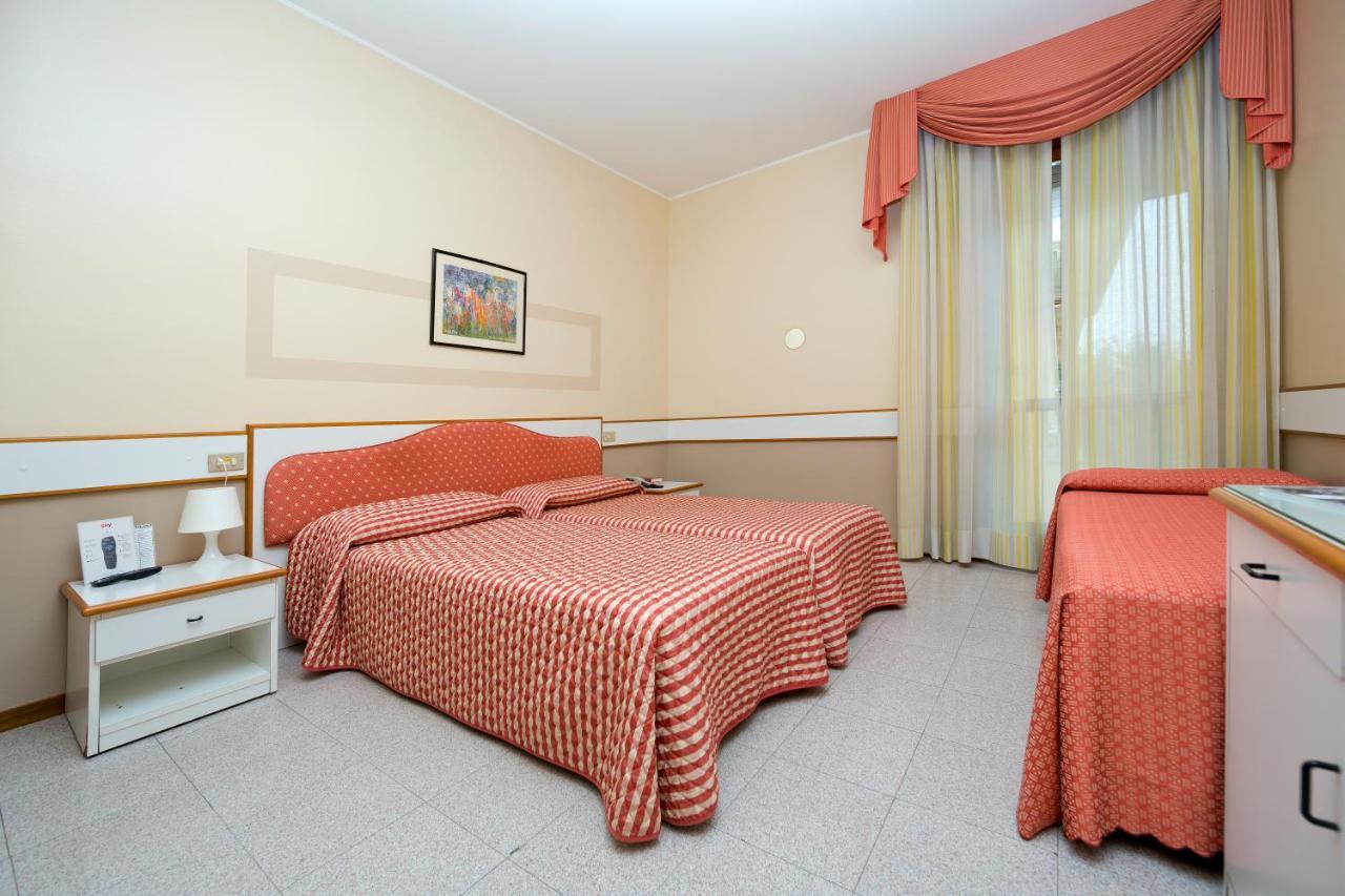 Hotel Faro Montichiari Eksteriør billede